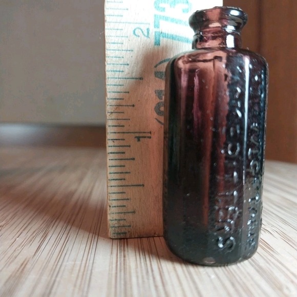 Vtg Lot Of 3 Miniature Bitters Bottles.Purple 2", Amber Wheaton 2", Clear 1 1/4" - Picture 3 of 14